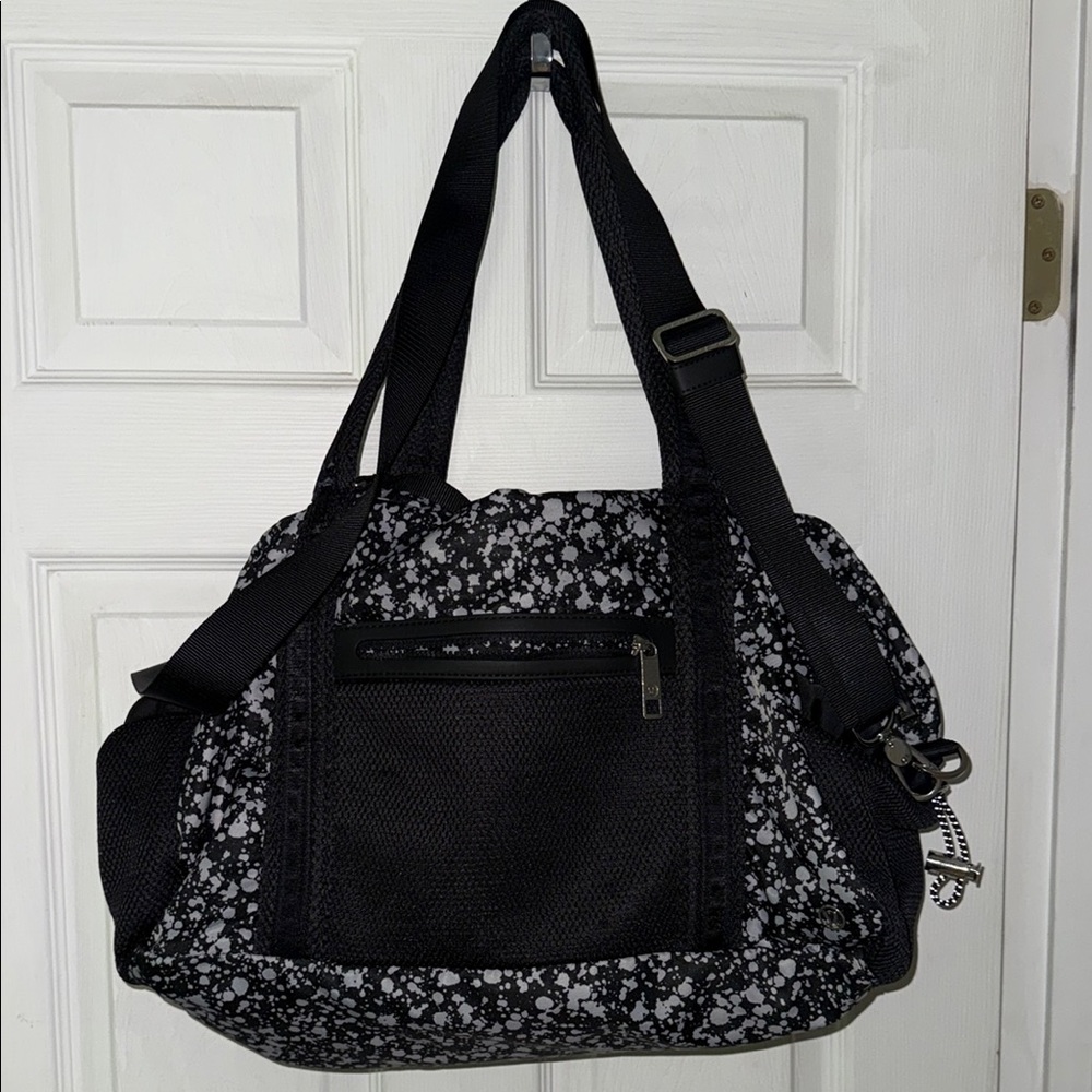 Lululemon Everywhere Duffel *27L
Bleached Starlight Black